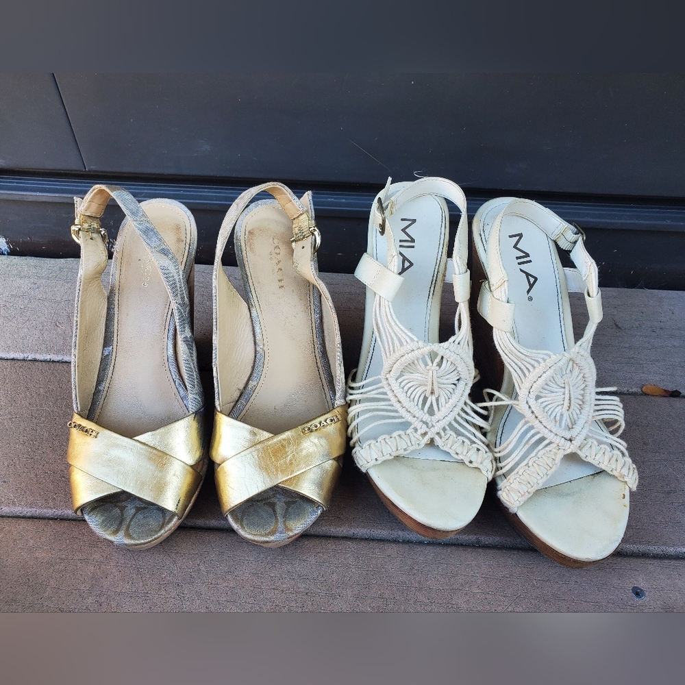 Set Of 2 Wedges: Coach & Mia